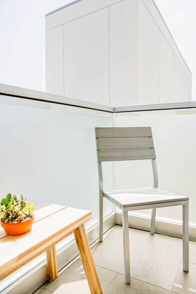 Building Photo - 257 S Hudson Ave