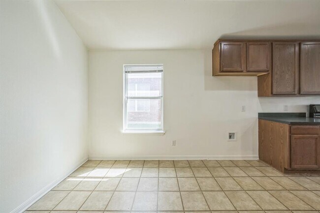 Building Photo - 18509 Sandy Bottom Dr