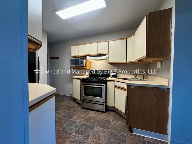 Building Photo - CUTE! 3bd Townhouse in Baynard Village