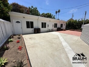 Building Photo - 1109 La Peer Dr