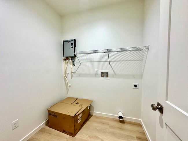 Building Photo - Gorgeous New Home! Close to Historic District and Beach