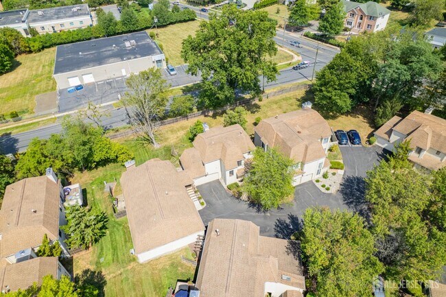 Building Photo - 31 Gate House Ln