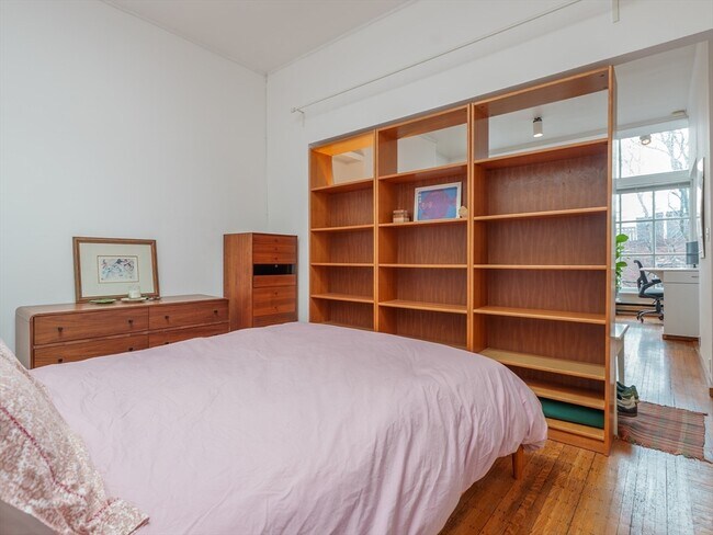 Building Photo - 31 Pinckney St