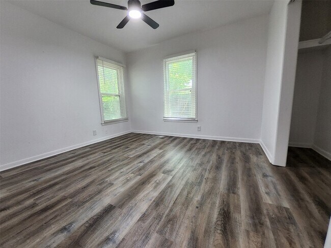 Building Photo - 558 Harrison Ln