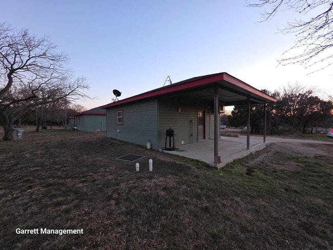 Building Photo - 1/1 House in the Country
