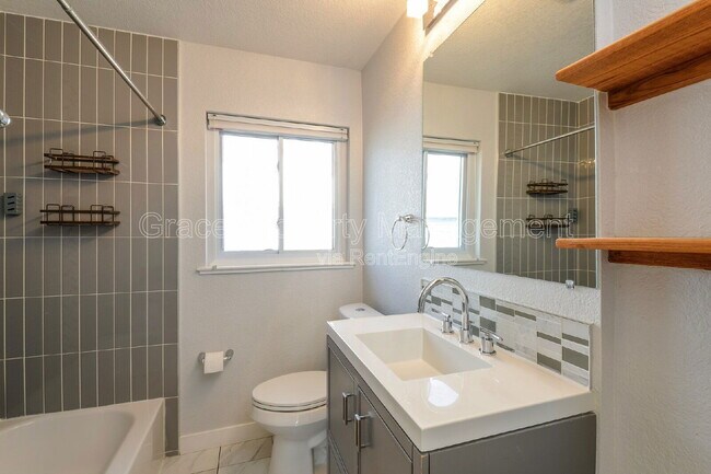 Building Photo - 322 N Raleigh St