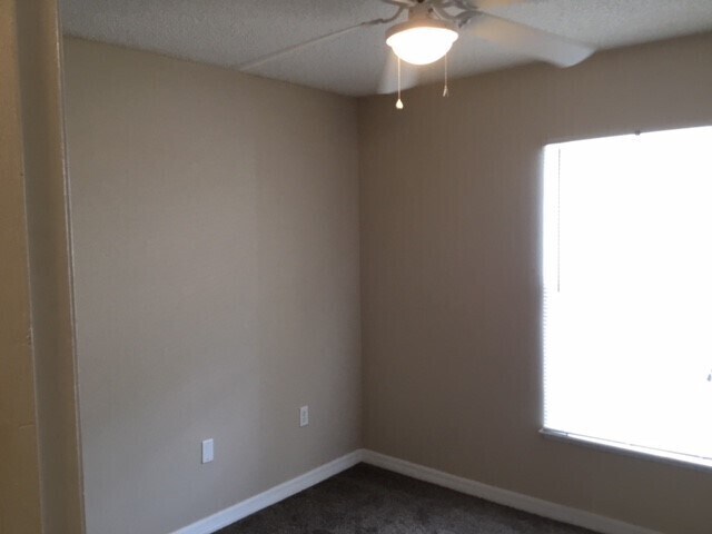 Building Photo - 6637 Gentle Oaks Dr E