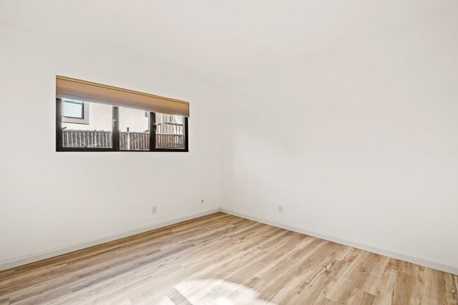 Building Photo - Secluded Rockridge 2BD | Parking Included | Near BART, Shops & Dining