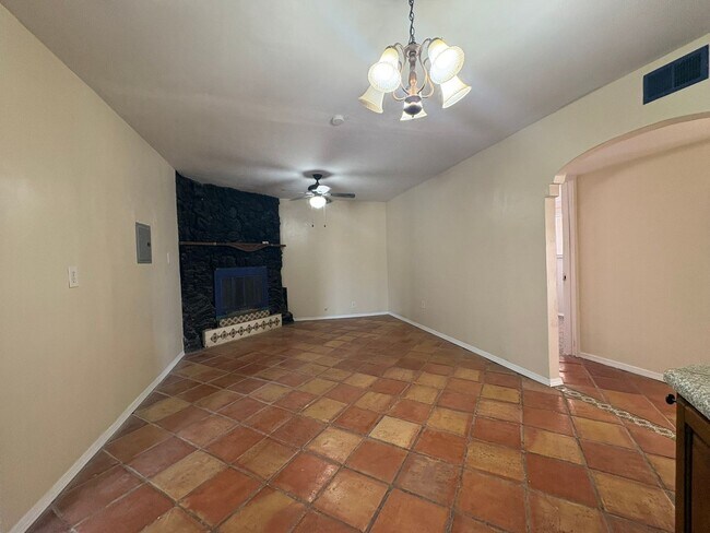 Building Photo - 10309 Shoshone St
