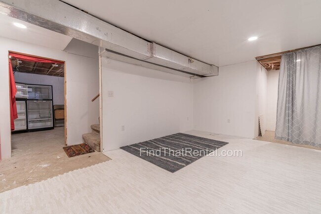 Building Photo - Freshly Painted, Pet-Friendly, Off-Street Parking, Walk to Carlisle HS!