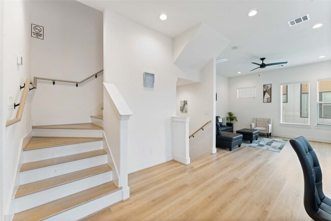 Building Photo - 2341 Eagle St