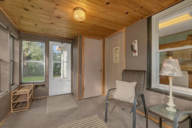 Building Photo - 320 9th Ave N