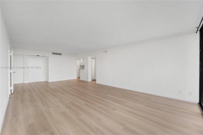 Building Photo - 780 NE 69th St