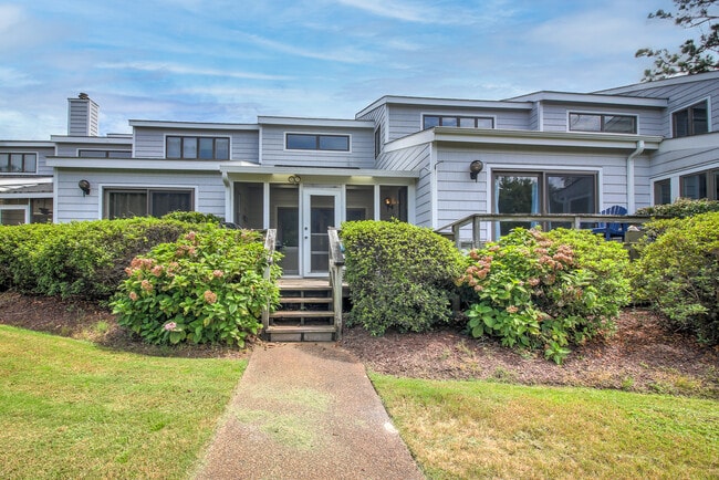 Building Photo - 590 Westport Dr