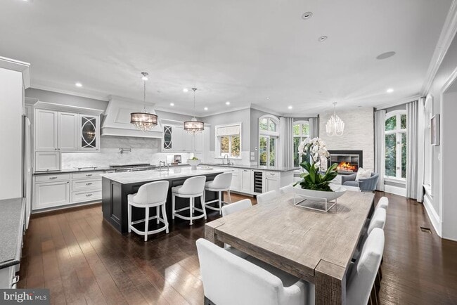 Building Photo - 8305 Fox Haven Dr