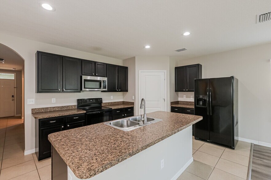 Building Photo - 36618 Goffaux Loop