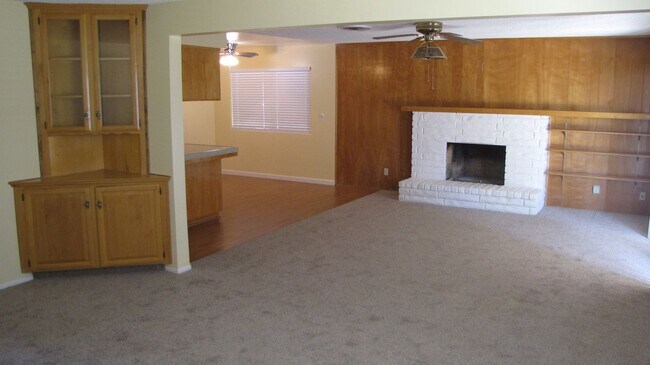 Building Photo - NOR 3 bedroom 2 bath