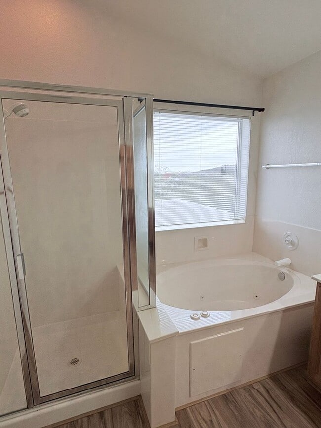 Building Photo - Spacious 4BR/3BA Two-Story Home Near Sabino Canyon