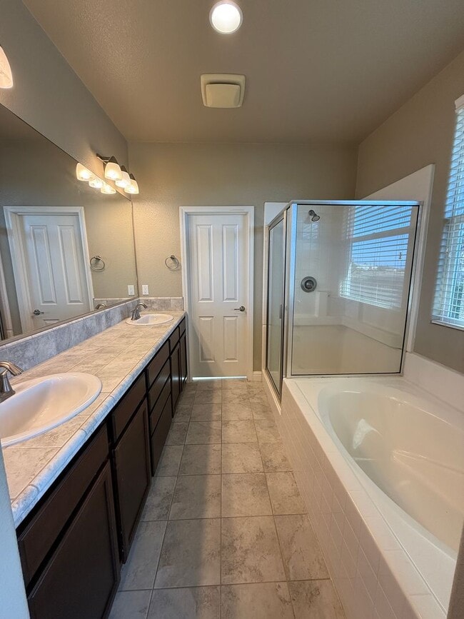 Building Photo - Newer Single Story Home in The Stone Gate ...