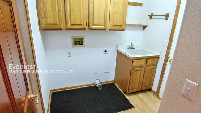 Building Photo - 3724 Stratford Ct