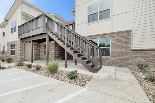 Building Photo - Stylish 3 Bed, 2 Bath Apartment in Georgetown