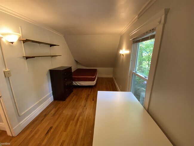 Building Photo - 6 br, 3 bath House - 1328 Forest Court