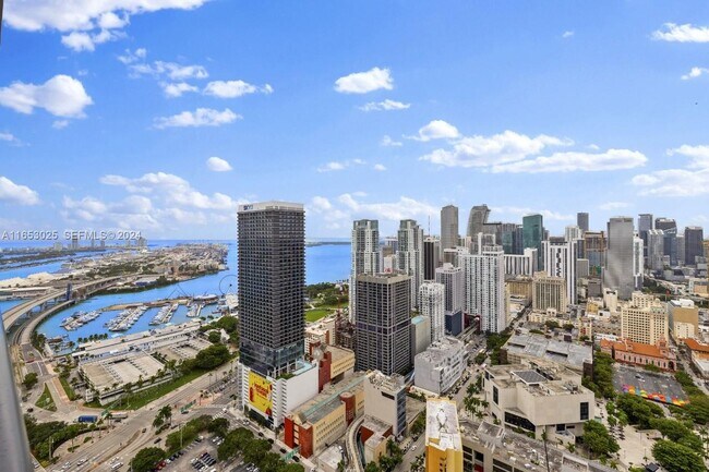 Building Photo - 601 NE 1st Ave