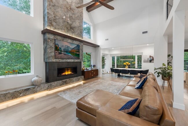 Building Photo - 14335 Hillshire Dr