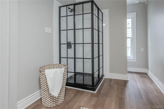 Building Photo - 406 Stone St