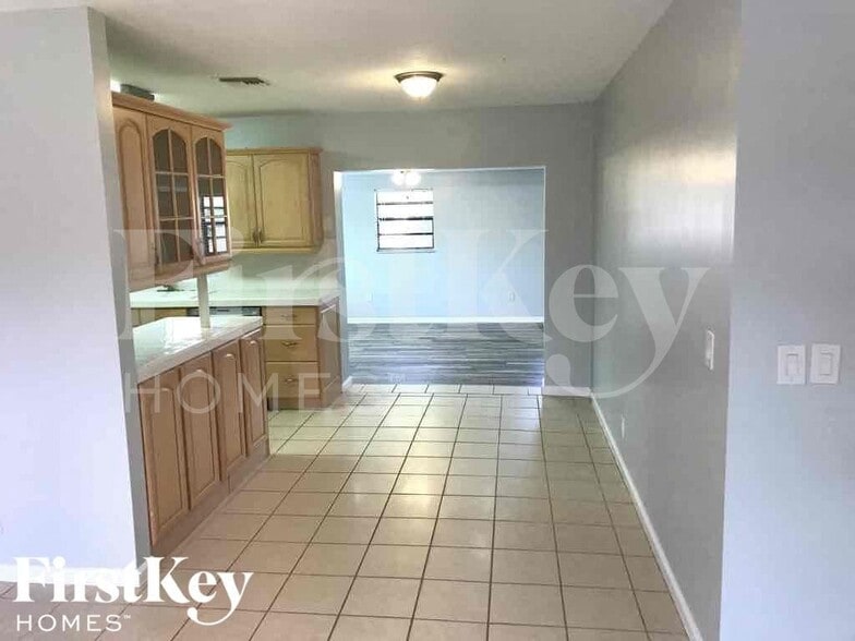 Building Photo - 1389 Meadowbrook Dr