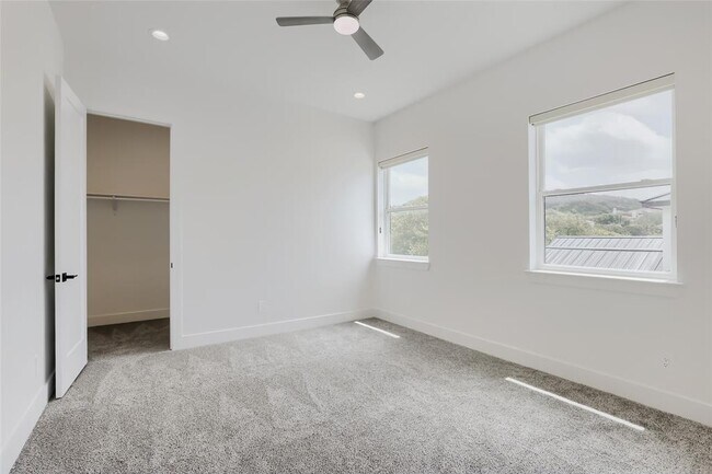 Building Photo - 7 Denbury Glen