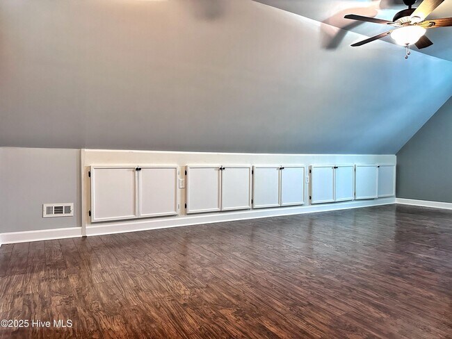 Building Photo - 300 Walkens Woods Ln