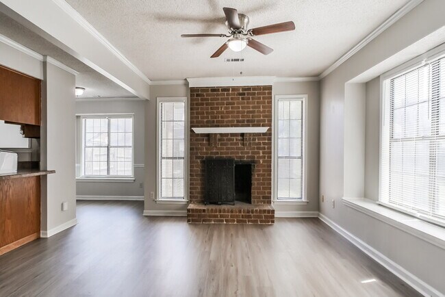 Building Photo - 7782 Hickory Meadow Rd
