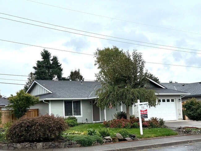 Building Photo - HALF MONTH FREE OF RENT Beautifully Remode...