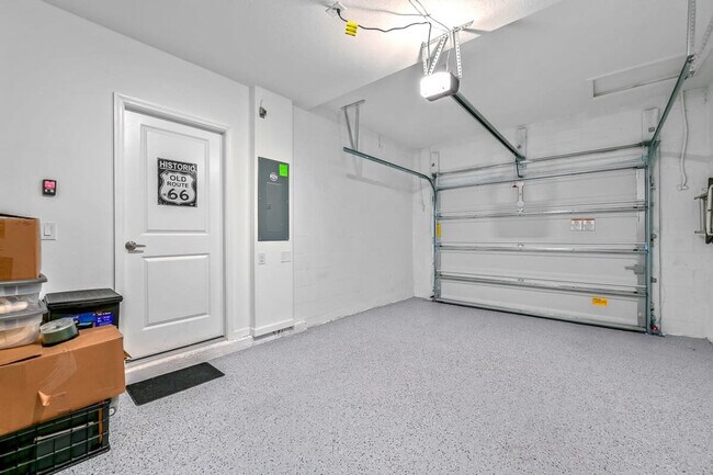 Building Photo - 1053 Splash Shot Pl