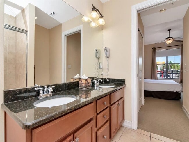 Building Photo - 13941 Clubhouse Dr