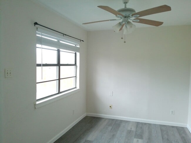 Building Photo - 2930 E Harrington Dr