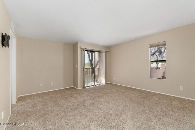 Building Photo - 5051 N Sabino Canyon Rd