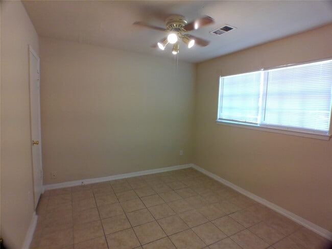 Building Photo - 1301 Glenmore Dr
