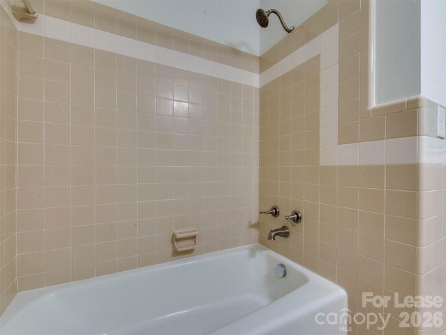 Building Photo - 5646 Oak Dr