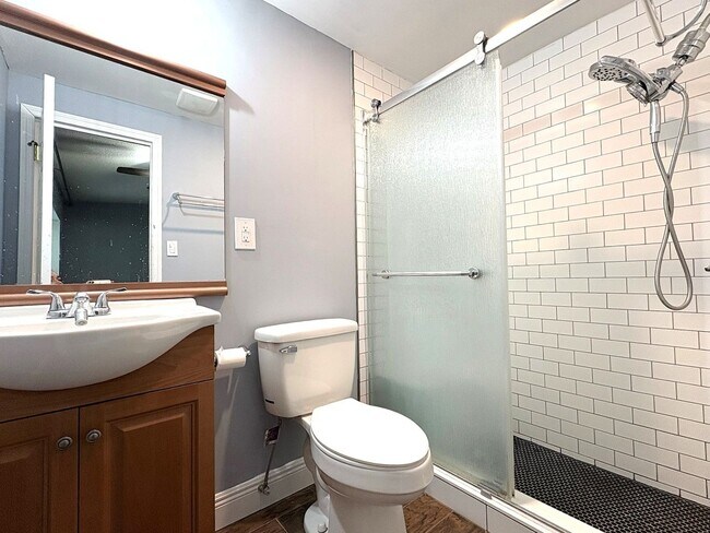 Building Photo - Beautifully Updated DeLand Home with Huge Fenced Backyard!!!