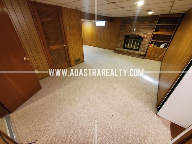 Building Photo - Very Nice Home in South KCMO-Available NOW!!