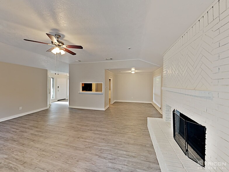 Building Photo - 120 WoodCrest Dr