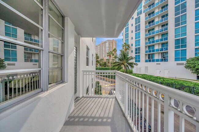 Building Photo - 1913 S Ocean Dr