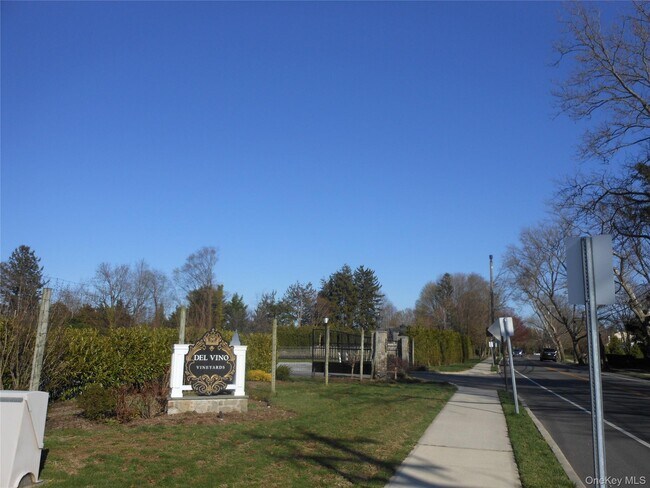 Building Photo - 47 Monroe St