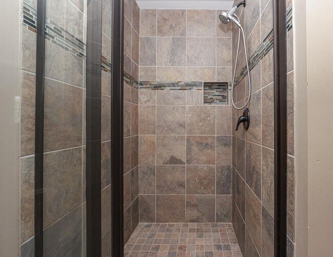 Building Photo - 4669 Sierra Creek Dr NE