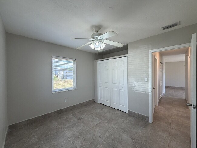 Building Photo - "Charming 3-Bedroom in Port Charlotte – Cozy Comfort Awaits!"