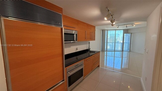 Primary Photo - 475 Brickell Ave