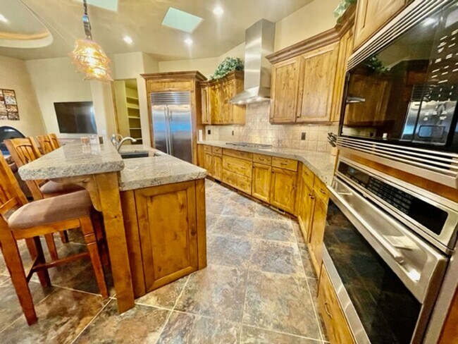 Building Photo - 3052 Snow Canyon Pkwy