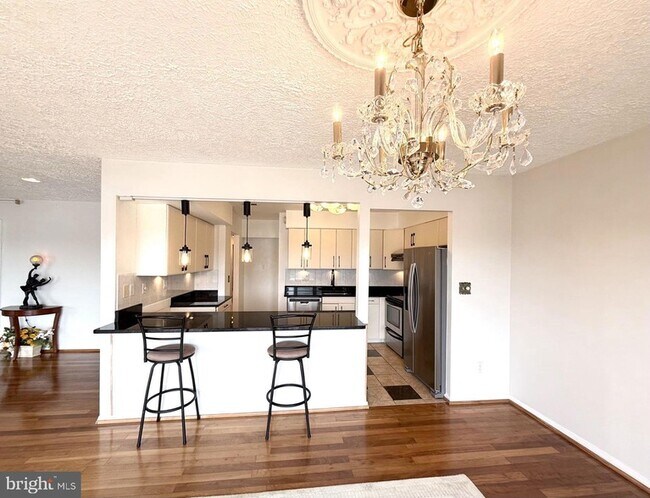 Building Photo - 532 Riviera Dr